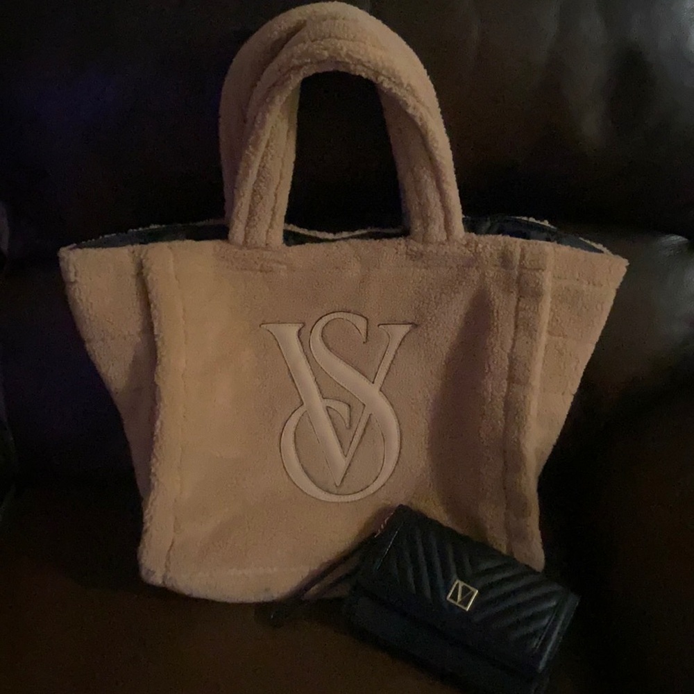Wallet & tote bag of Victoria Secret.